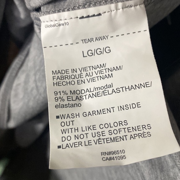 Under Armour - Long Sleeve Loose Athletic Top NWT - Picture 12 of 12